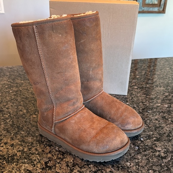 UGG Brown Shearling Boots GUC 7 - Picture 2 of 16